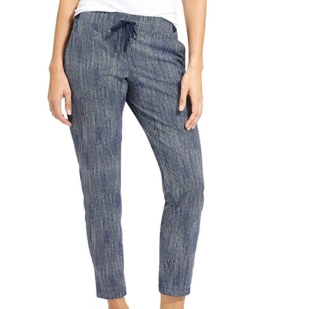 Athleta Navy and white batik print “Midtown” ankle pants Size 6